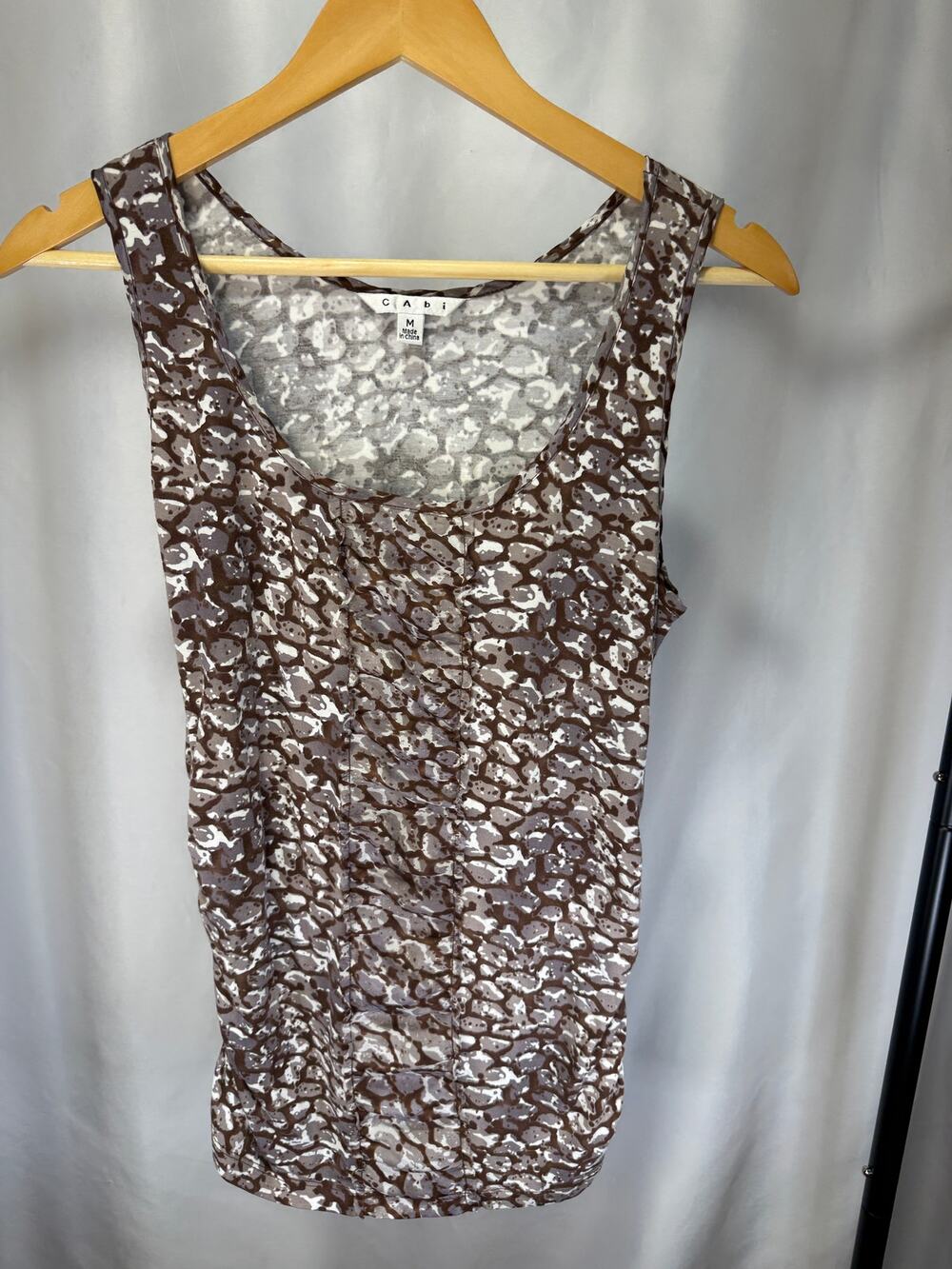 Cabi Women’s Medium Brown Gray Abstract Print Ruched Tank Top Silk Trim Stretch